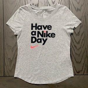 Girls Nike Short Sleeved T-Shirt Size Medium